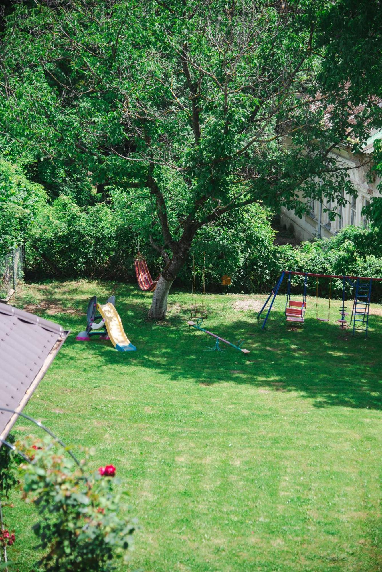 Apartmani Maslacak Vrdnik Exteriör bild
