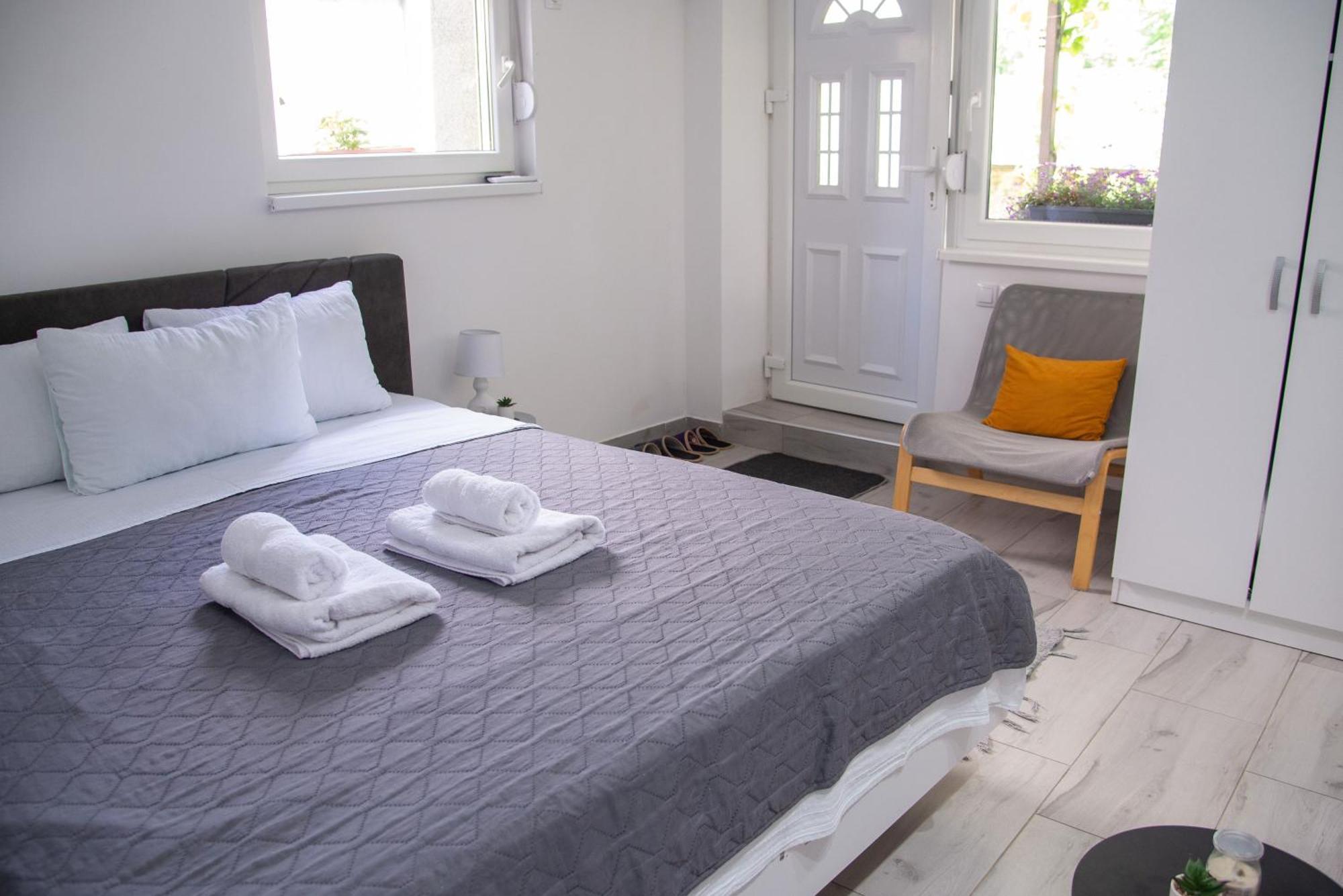 Apartmani Maslacak Vrdnik Exteriör bild