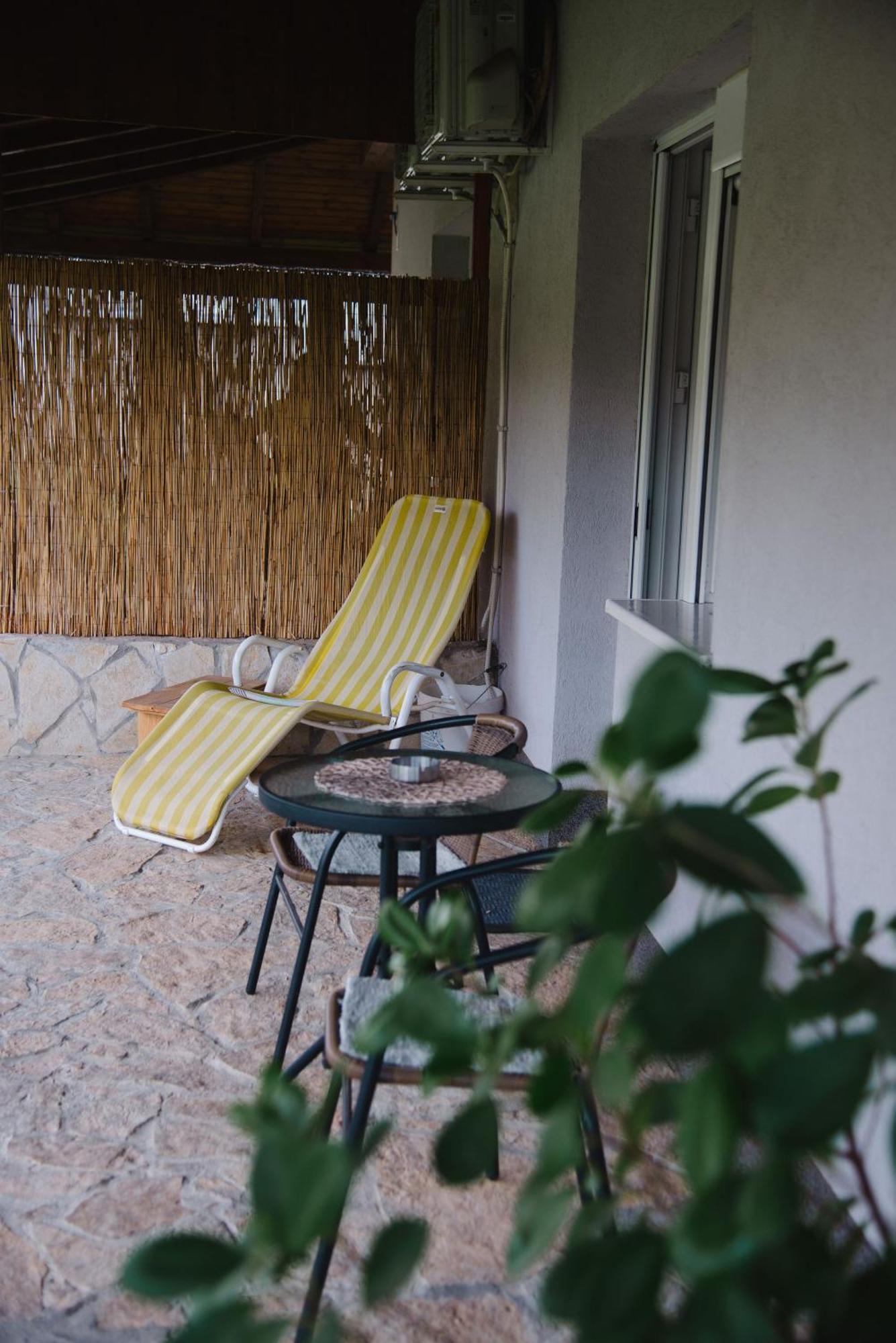 Apartmani Maslacak Vrdnik Exteriör bild