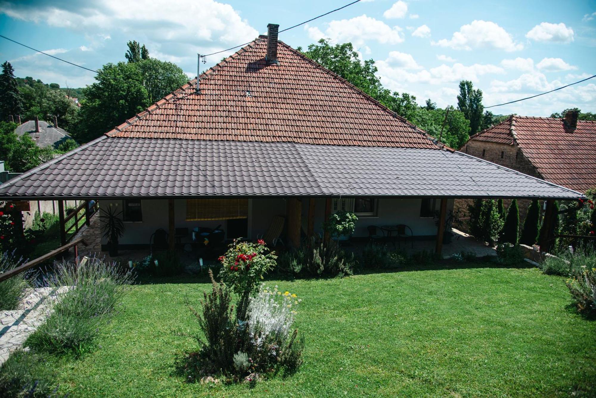 Apartmani Maslacak Vrdnik Exteriör bild